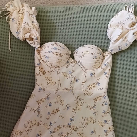 Adeirlina her Charlotte midi dress - Picture 3 of 6